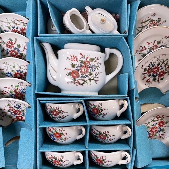 Vintage Jaymar Floral Porcelain Tea Set - Picture 5 of 16